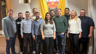 Bild: sre
JU-Kreisvorsitzender Henner Wasmuth (links) mit den Bewerbern der Liste „Junge Union/Unsere Zukunft“ (von links): Hannes Lutter, Johannes Dalles, Tim Pickel, Adrian Lutter, Svenja Beck, Manuel Aures, Christoph Pirner, Stefan Pesel, Martina Weber und Daniel Lobewein.