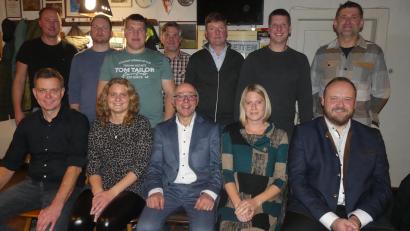 Bild: rn
Landrat Andreas Meier (rechts) dankte Albert Nickl (Mitte) und den für die Kommunalwahl Nominierten für die Bereitschaft, ein kommunales Ehrenamt in Speinshart zu übernehmen.