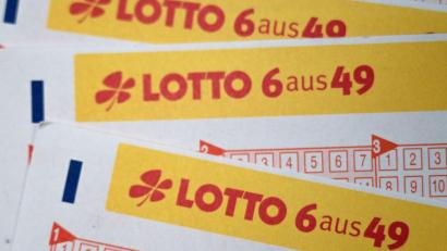 Bild: Federico Gambarini/dpa
Er habe immer wieder kontrolliert, ob er seine Spielquittung noch habe, sagte der Gewinner laut Lotto Bayern. (Symbolbild)