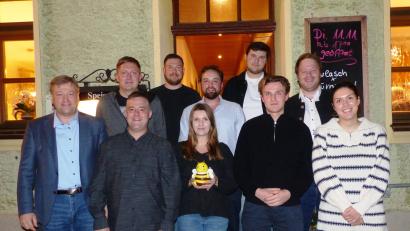 Bild: jp
Die neue Führungsmannschaft der Jungen Union Kastl. Vordere Reihe von links: Bürgermeister Stefan Braun, Sebastian Weber, Julia Finn, Johannes Bleisteiner (Vorsitzender), Johanna Kneißl. Hintere Reihe von links: Michael Wittmann, Stefan Fromm, Andreas Volber, Dominik Kerschensteiner und Kreisvorsitzender Henner Wasmuth.