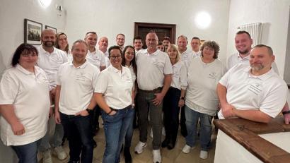 Bild: WgBfB/exb
Die Kandidaten der "Wählergemeinschaft Bürger für Plößberg" um Bürgermeisterkandidat Marcus Fritsch (vorne, Mitte) für die Kommunalwahl 2026.