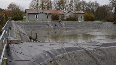 Bild: bnr
Die Kläranlage bei Wölsendorf wird vom Zweckverband zur Abwasserbeseitigung Stulln - Schwarzach gemeinsam betrieben. Zuviel Fremdwasser durch schadhafte Kanalrohre führt zu einer zusätzlichen Belastung der Anlage.