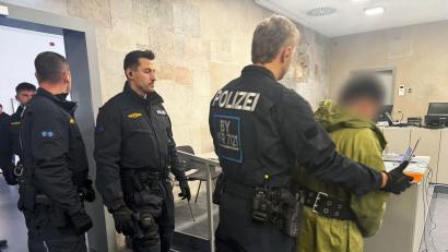 Bild: Irena Güttel/dpa
Der Angeklagte aus dem Breisgau räumte die Vorwürfe zum Prozessauftakt ein.