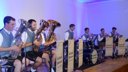 Bild: Alfons Prechtl
Das siebenköpfige Blasorchester begeisterte im Egerland Kulturhaus