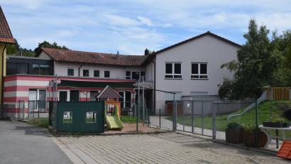 Bild: fz
Der Kindergarten Sankt Otto wechselte den Besitzer. Die Gemeinde kaufte der Kirche die Betreuungseinrichtung ab. Nun geht es um die Trägerschaft, die die Katholische Kirchenstiftung auch abgeben möchte.