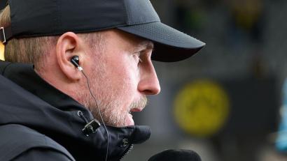 Bild: Bernd Thissen/dpa
Die Reise von Sebastian Hoeneß und dem VfB Stuttgart lief anders als geplant.