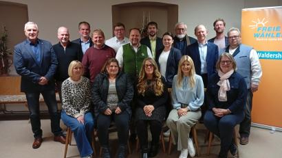Foto: Oswald Zintl
Die Kandidaten der Freien Wähler für die Kommunalwahl 2026 mit Ortsvorsitzenden Winfried Neubauer (links) und Kreisvorsitzenden Hubert Schicker (Mitte).