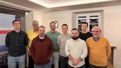 Bild: Fabian Bischof /exb
Janik Rohn (von links), Jens Rohn, Benjamin Kosche, Jens Bings, Christoph Feuerer, Markus Hochholdinger, Benedikt Kleber und Hans-Jürgen Brunner bewerben sich für die FDP in Amberg um ein Stadtratsmandat..