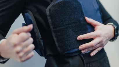 Bild: Marius Becker/dpa
Der Bundesvorsitzende des DGVB fordert besseren Schutz für Mitarbeiter. (Archivbild)