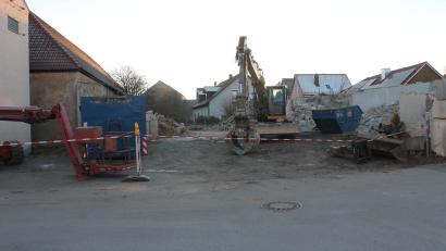 Bild: Josef Pilfusek
Der alte Bauhof ist fast abgebrochen. Das Areal dient zur Revitalisierung des Gebäudes Hauptstraße 17 einschließlich Heizwerk.