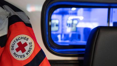 Bild: Hannes P Albert/dpa
Die Frau wurde tot aus dem eiskalten Wasser geborgen. (Symbolbild)