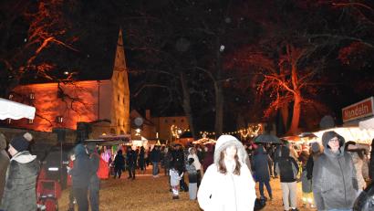Archivbild: Renate Gradl
Am Nikolaustag, 6. Dezember lädt die Stadt Grafenwöhr von 14 bis 22 Uhr zum traditionellen Oberpfälzer Adventsmarkt in den Stadtpark und in den Innenhof des Kultur- und Militärmuseums ein.