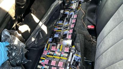 Bild: Zoll Selb
Rücksitzbank voll mit Zigaretten