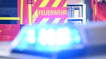 Bild: Bernd Weißbrod/dpa
Die Rauchwolke war von Weitem zu sehen, Anwohner sollten Fenster schließen. (Symbolbild)