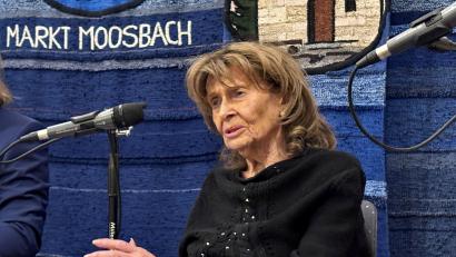 Bild: Nils Ganzmann
Die Zeitzeugin Charlotte Knobloch besuchte die Marktgemeinde Moosbach.