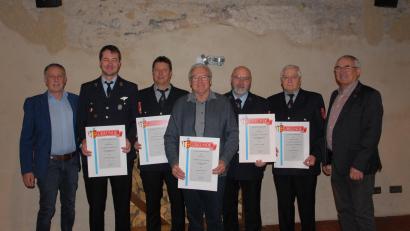 Bild: pop
Von links: Zweiter Bürgermeister Mathias Huger, Robert Meßmann, Volker Respondek, Georg Koller, Harald Scheuerer, Englbert Edenharter und Dritter Bürgermeister Martin Bauer.