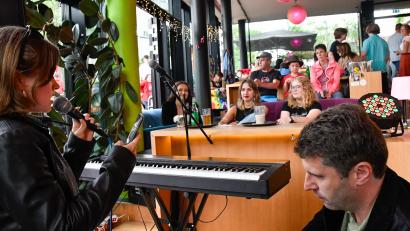 Archivbild: Petra Hartl
Im Beanery hat sich das Konzept der Open-Stage im Amberger Raum etabliert. Jetzt möchte Veranstalter Donhauser durch andere Locations frischen Wind in das Konzept bringen.