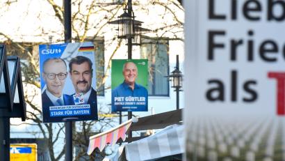 Archivbild: Petra Hartl
Diese Plakate waren vor der Bundestagswahl im Februar 2025 in Sulzbach-Rosenberg zu sehen. Bald ist wieder mit einem "Plakatdschungel" zu rechnen: Am 8. März 2026 ist bayerische Kommunalwahl, ab 25. Januar darf plakatiert werden (6 Wochen zuvor).
