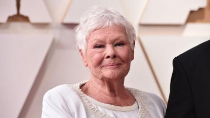 Bild: Jordan Strauss/Invision/AP/dpa
Judi Dench hatte schon früher über ihre schwindende Sehkraft aufgrund ihrer Netzhauterkrankung gesprochen. (Archivbild)