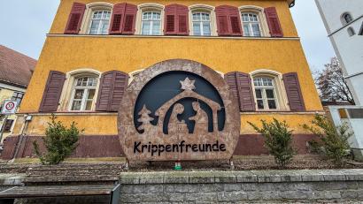 Bild: Petra Hartl
Die Schnaittenbacher Krippenfreunde bieten wieder einen Krippenweg an. Ihre Freikrippe in Rostoptik am Marktplatz ist ein wahrer Hingucker.