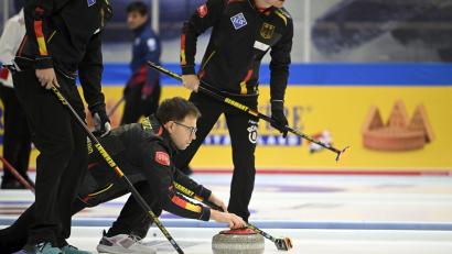 Bild: Antti Aimo-Koivisto/Lehtikuva/AP/dpa
Das deutsche Curling-Team um Marc Muskatewitz verpasste bei der EM in Finnland knapp das Halbfinale.