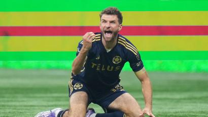 Bild: DARRYL DYCK/The Canadian Press via AP/dpa
Thomas Müller ist mit den Vancouver Whitecaps noch im Rennen um den Titel in der MLS. (Archivfoto)