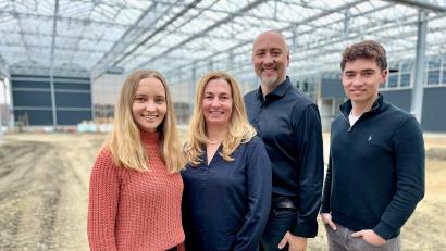 Bild: Gabi Schönberger
Christa und Reiner Steinhilber haben vor 23 Jahren die Gärtnerei in Neustadt/WN übernommen. Mit Tochter Julia und Sohn Ludwig steht bereits die nächste Generation bereit, sich in den Familienbetrieb mit einzubringen.