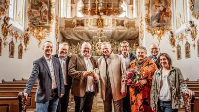 Bild: Michael Golinski, Stadt Amberg
Stadtpfarrer Thomas Helm, Oberbürgermeister Michael Cerny, Orgelverein-Vorsitzender Franz Meier, VR-Bank-Vorstand Martin Sachsenhauser, Kulturamtsleiter Reiner Volkert, Lisa Mertel, Regionalkantor Bernhard Müllers und Kulturfachkraft Barbara Cosima Frey (von links).