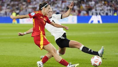 Bild: Nick Potts/PA Wire/dpa
Das EM-Halbfinale im Sommer entschied Spaniens Aitana Bonmatí mit diesem Schuss. Wie geht es diesmal aus?