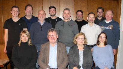 Bild: boj
Die Kandidaten der „Aktiven Bürger Niedermurach und Umgebung“ für die Kommunalwahl mit den Ersatzleuten und Bürgermeisterkandidat Martin Prey (vorne). Nicht im Bild Stephan Böhm.