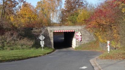 Bild: ak
Die Bahnunterführung Ost soll nach dem Wunsch der Teilnehmer an der Bürgerversammlung mit einem Anstrich und einer besseren Beleuchtung verkehrssicherer gemacht werden.