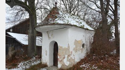 Bild: jr
Im kommenden Jahr soll die Schloßbergkapelle saniert werden. Für das Bayerische Städtebauförderprogramm wurden Kosten von 50.000 Euro angemeldet. Falkenberg hofft auf einen Zuschuss von 60 bis 80 Prozent.