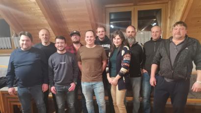 Bild: amö
Die Marktratskandidaten der Wählergruppe Muschenried stehen fest. Kerstin Bauer (Mitte), Markus Fichtinger (rechts) und Michael Sächerl (links) stellen sich zur Wiederwahl.