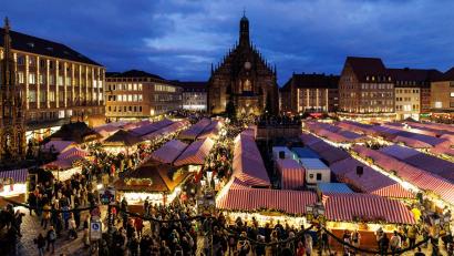 Bild: Daniel Karmann/dpa
Am Freitagabend startet der diesjährige Christkindlesmarkt in Nürnberg. (Archivbild)