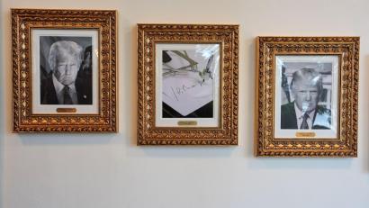 Bild: Evan Vucci/AP/dpa
Ein Autopen als Bildnis für Ex-Präsident Biden (Archiv)