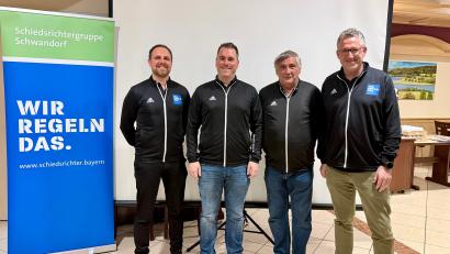 Bild: Michael Banderob
Das Führungsquartett der Schiedsrichtergruppe Schwandorf: (von links) Florian Fleischmann, Stefan Mehrl, Josef Heigl und Thomas Ernst.