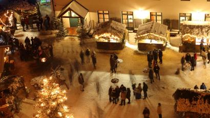 Bild:  Erich Jäckel
Der Winterzauber verwandelt die Burg Trausnitz in eine Zauberwelt der Formen und Farben.
