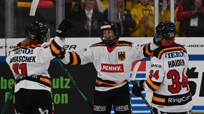 Bild: Markus Lenhardt/dpa
Die Eishockey-Spielerinnen dürfen sich über eine gute Nachricht freuen. (Archivbild)