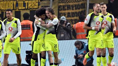 Bild: Federico Gambarini/dpa
Der BVB jubelt im ersten der beiden wichtigen Duelle mit Leverkusen.