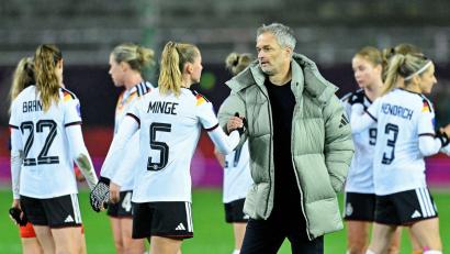 Bild: Uwe Anspach/dpa
Unzufrieden mit dem 0:0 auf dem Betzenberg: Bundestrainer Christian Wück.