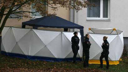 Bild: Kai Moorschlatt/dpa
Ein Mädchen ist in Bremen aus einem Fenster gestürzt und den Verletzungen erlegen.