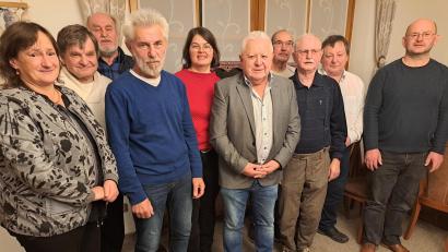 Bild: wel
Landratskandidatin Marianne Schieder (links) leitete die Wahl der SPD-Stadtratskandidaten und wünschte viel Erfolg im Namen der Sozialdemokratie.