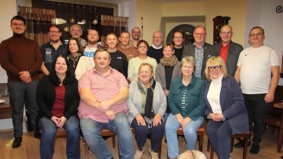 Bild: kro
Die Kandidaten der Waldsassener SPD für die anstehende Stadtratswahl mit SPD-Kreisvorsitzednem Uli Roth (von links stehend).