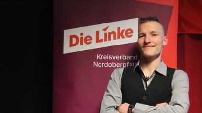 Bild: Die Linke
Simon Escher-Herzog tritt als Landratskandidat für die Linke im Landkreis Neustadt an.