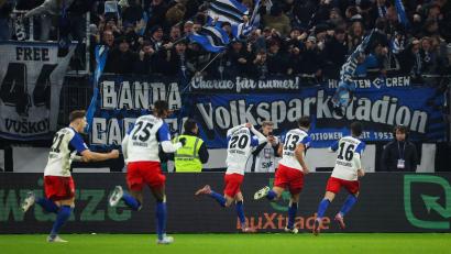 Bild: Christian Charisius/dpa
Fabio Vieira (Rückennummer 20) traf in der Nachspielzeit zum umjubelten Siegtreffer.
