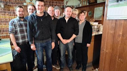 Bild: wel
Die Freie Wählergemeinschaft Nottersdorf und Umland mit ihrem Sprecher und Gemeinderatsmitglied Martin Salomon (dritter von rechts) ist gerüstet für die Kommunalwahl