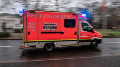 Bild: Fabian Strauch/dpa
Eine 71 Jahre alte Fußgängerin stirbt nach einem Unfall im Krankenhaus. (Symbolbild)