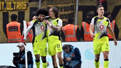 Bild: Federico Gambarini/dpa
Karim Adeyemi (l) traf in Leverkusen erneut.