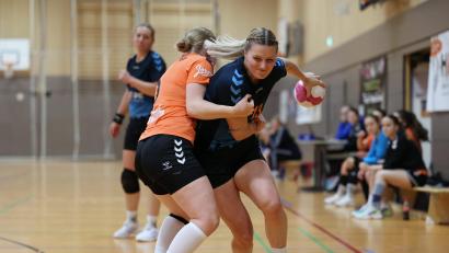 Bild: Dieter Jäschke
HSG Weiden - HG Amberg 34:28: Jennifer Hermann (rechts/Weiden) in Aktion.