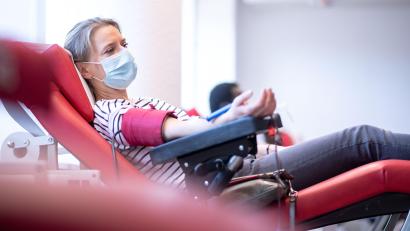 Symbolbild: Marius Becker/dpa
Das Landesamt für Digitalisierung, Breitband und Vermessung in Waldsassen stellt seine Räumlichkeiten dem Blutspendedienst des Bayerischen Roten Kreuzes zur Verfügung.